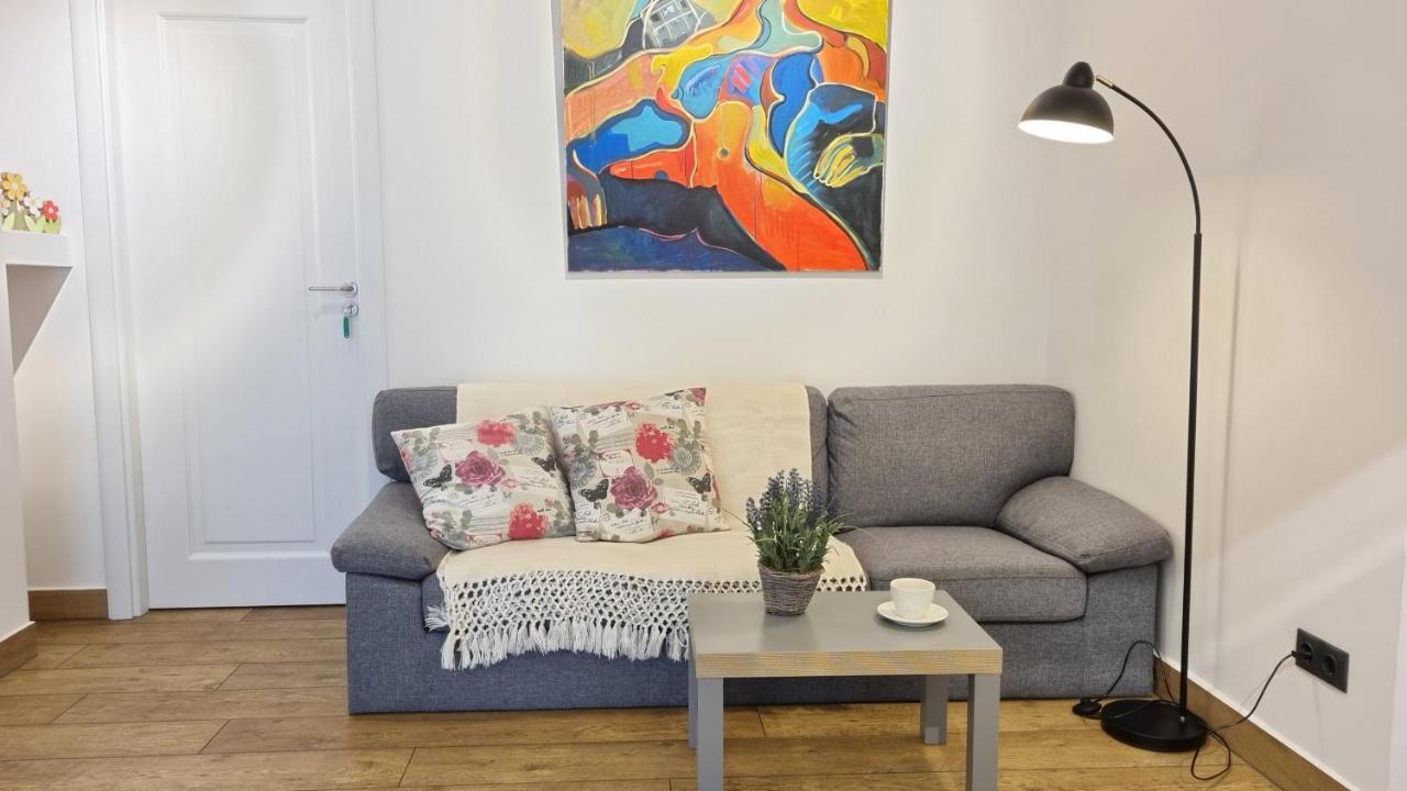 Old Town Center Apartment